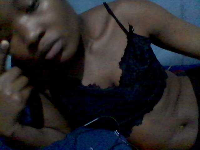 rakisha1 live cam on BongaCams