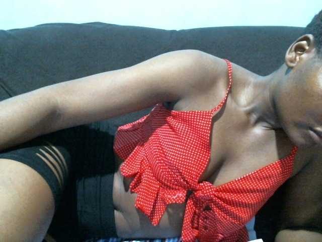 rakisha1 live cam on BongaCams