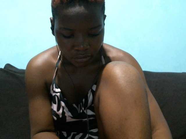 rakisha1 live cam on BongaCams