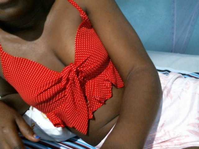 rakisha1 live cam on BongaCams