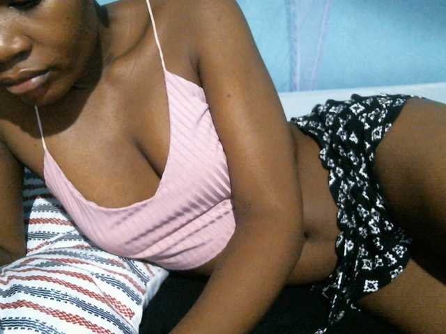 rakisha1 live cam on BongaCams