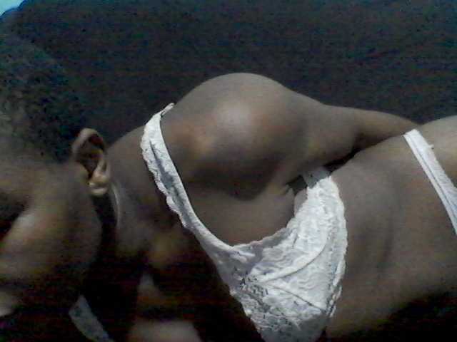 rakisha1 live cam on BongaCams