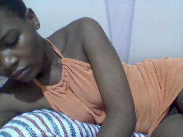 rakisha1 live cam on BongaCams