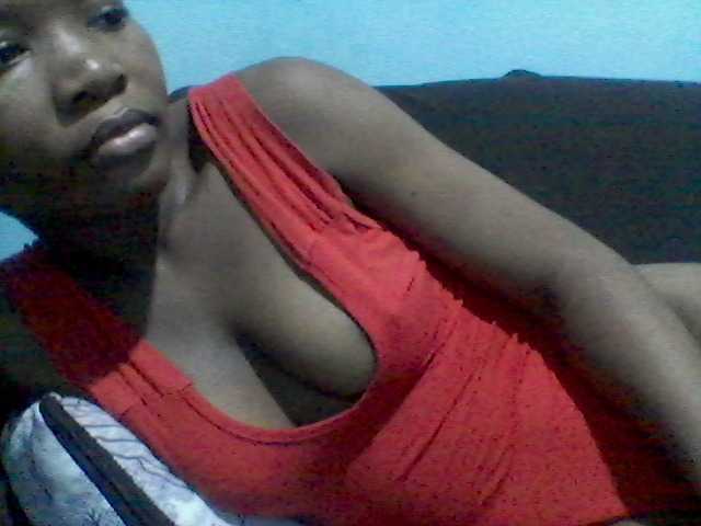 rakisha1 live cam on BongaCams