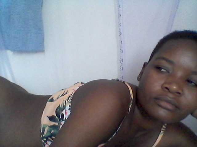 rakisha1 live cam on BongaCams