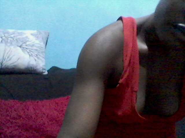 rakisha1 live cam on BongaCams