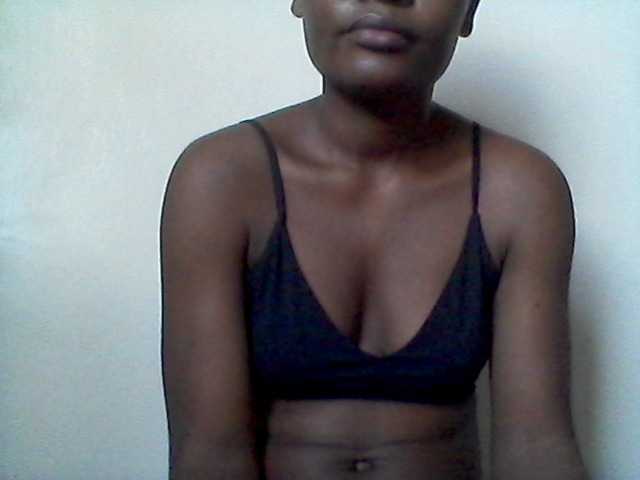 rakisha1 live cam on BongaCams
