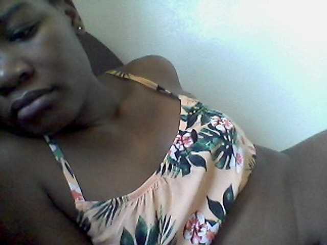 rakisha1 live cam on BongaCams