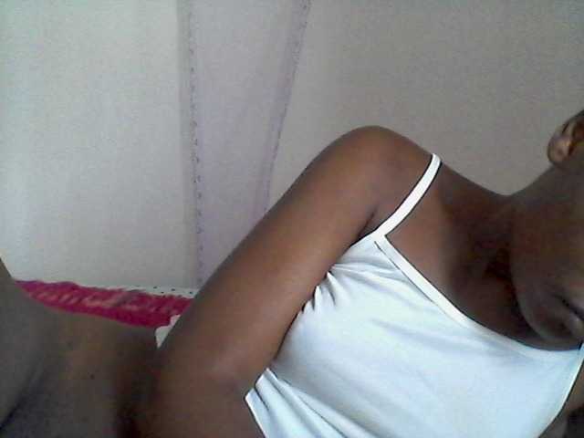 rakisha1 live cam on BongaCams
