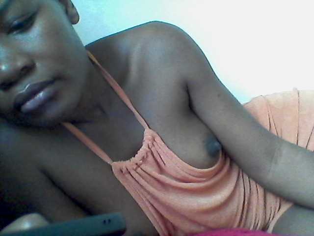 rakisha1 live cam on BongaCams