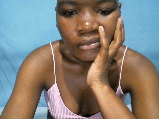 rakisha1 live cam on BongaCams