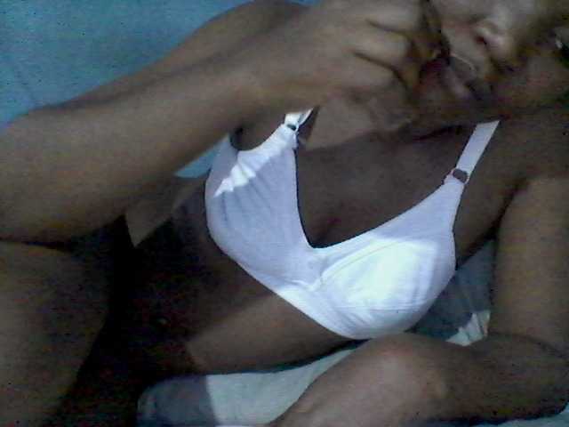 rakisha1 live cam on BongaCams