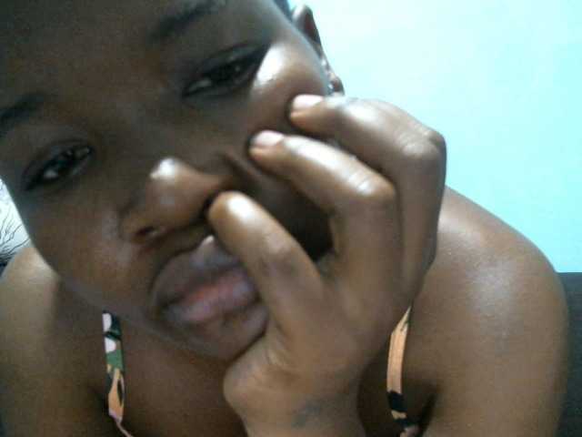 rakisha1 live cam on BongaCams