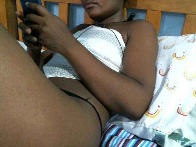 rakisha1 live cam on BongaCams