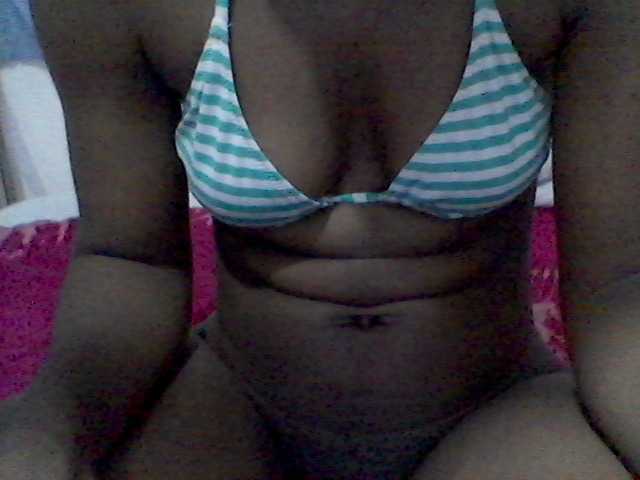 rakisha1 live cam on BongaCams