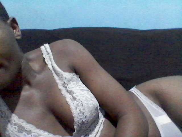 rakisha1 live cam on BongaCams