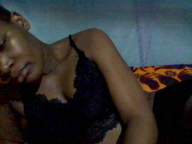rakisha1 live cam on BongaCams