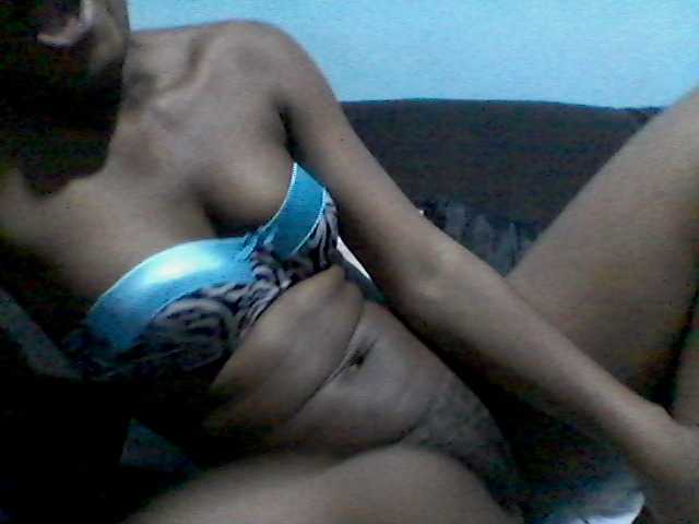 rakisha1 live cam on BongaCams