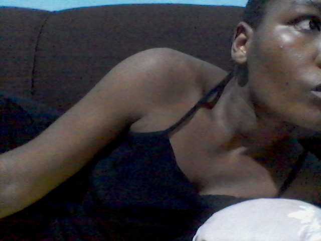rakisha1 live cam on BongaCams