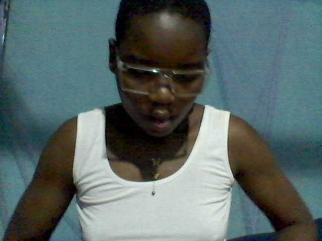rakisha1 live cam on BongaCams