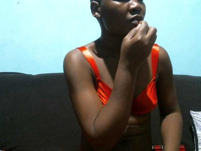 rakisha1 live cam on BongaCams