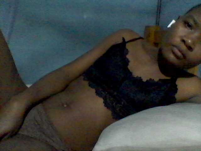 rakisha1 live cam on BongaCams