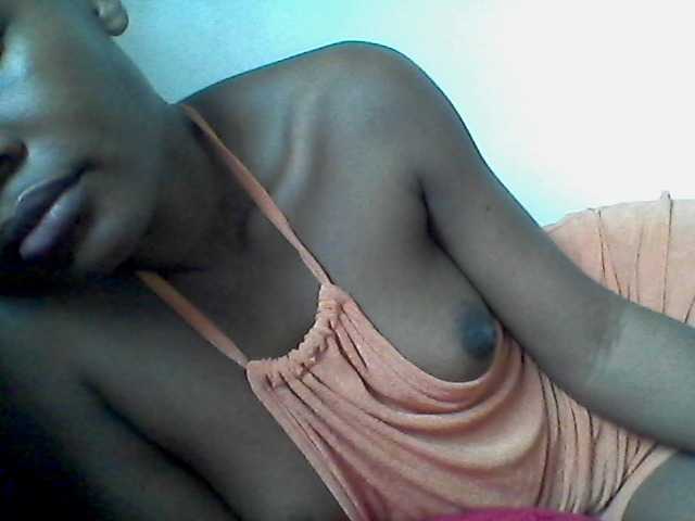 rakisha1 live cam on BongaCams