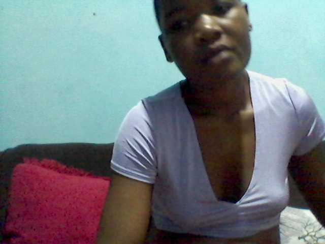 rakisha1 live cam on BongaCams