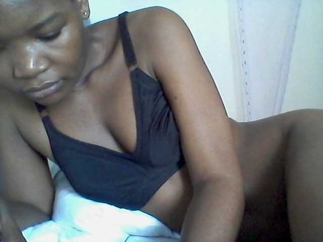 rakisha1 live cam on BongaCams