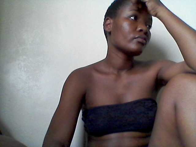 rakisha1 live cam on BongaCams