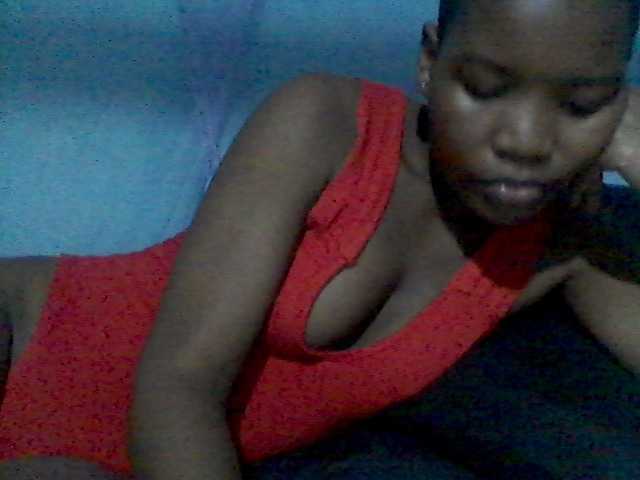 rakisha1 live cam on BongaCams