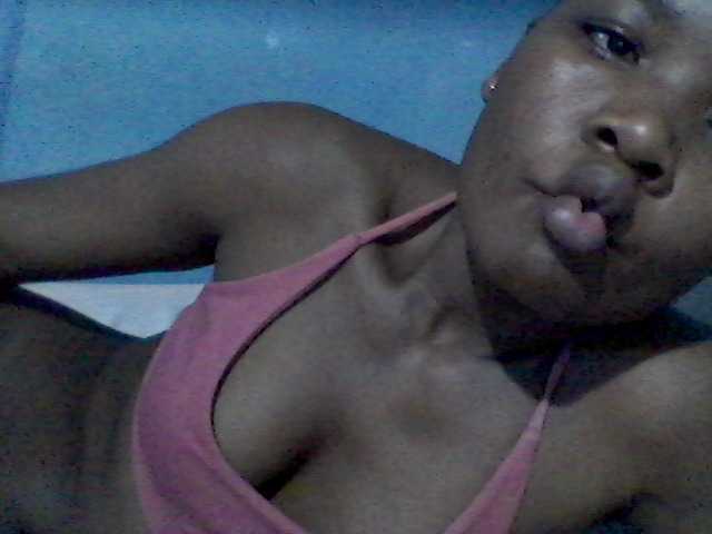 rakisha1 live cam on BongaCams