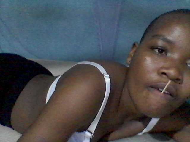 rakisha1 live cam on BongaCams