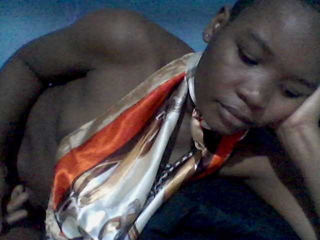 rakisha1 live cam on BongaCams