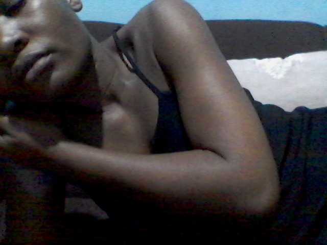 rakisha1 live cam on BongaCams