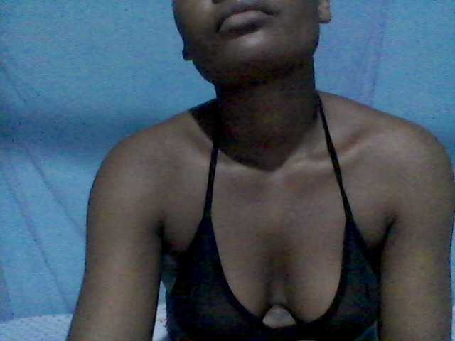 rakisha1 live cam on BongaCams