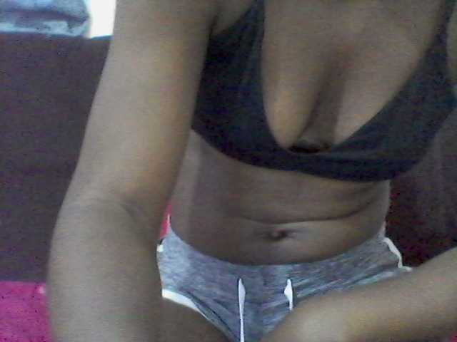 rakisha1 live cam on BongaCams