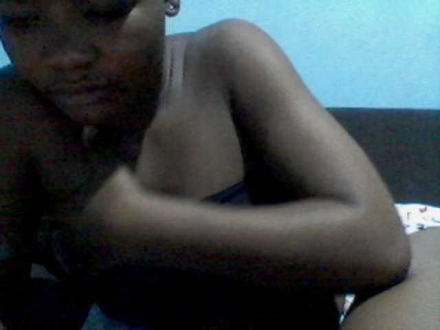rakisha1 live cam on BongaCams