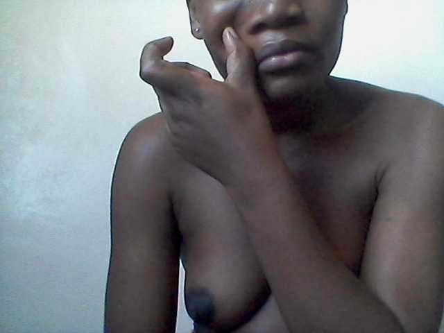 rakisha1 live cam on BongaCams