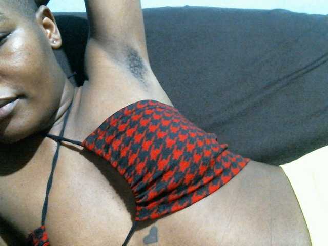 rakisha1 live cam on BongaCams