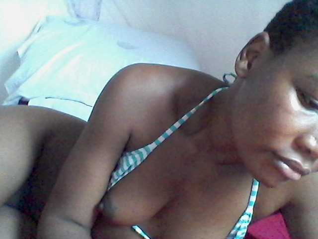 rakisha1 live cam on BongaCams