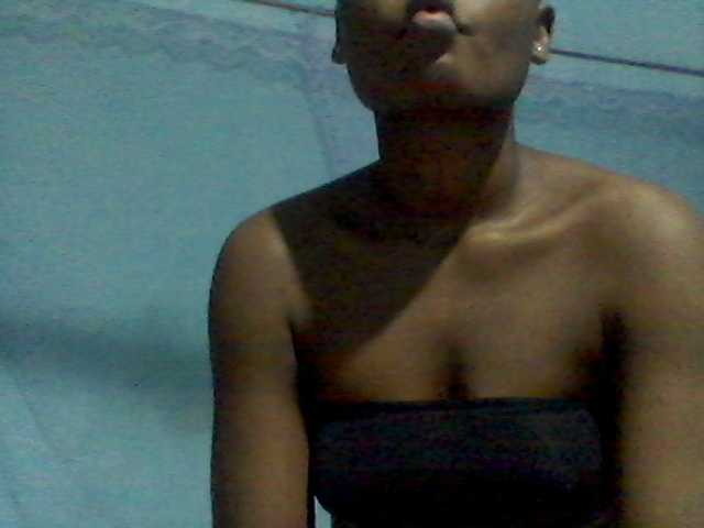 rakisha1 live cam on BongaCams