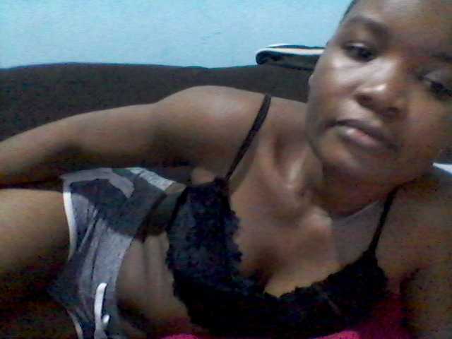 rakisha1 live cam on BongaCams