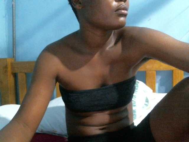 rakisha1 live cam on BongaCams