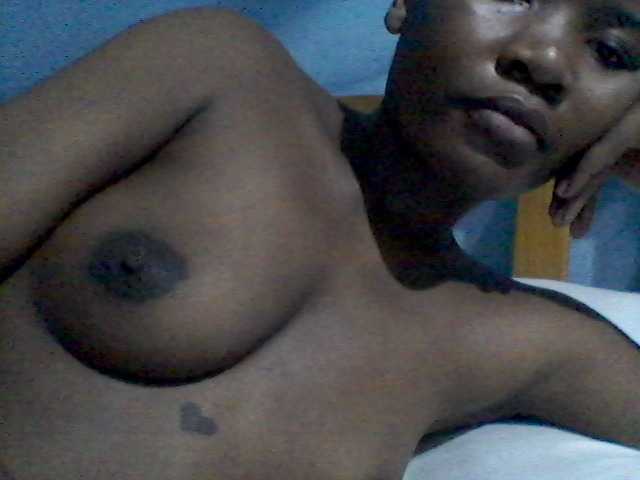 rakisha1 live cam on BongaCams