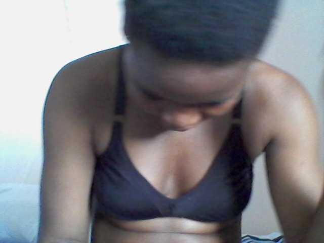 rakisha1 live cam on BongaCams