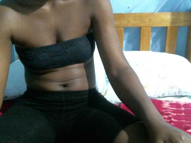 rakisha1 live cam on BongaCams
