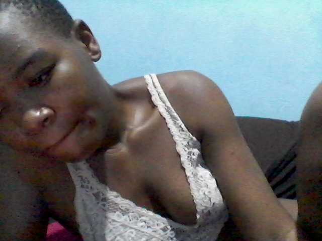 rakisha1 live cam on BongaCams