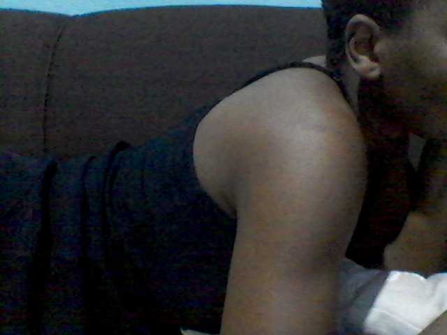 rakisha1 live cam on BongaCams