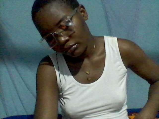 rakisha1 live cam on BongaCams